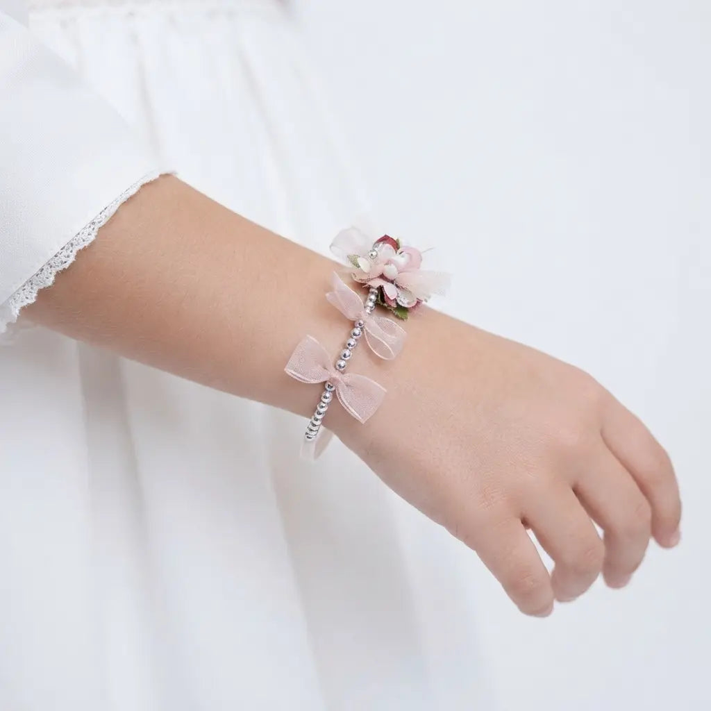 Pulsera floral Magnolia Dulce en marfil y rosa palo para comunión y arras - detalle