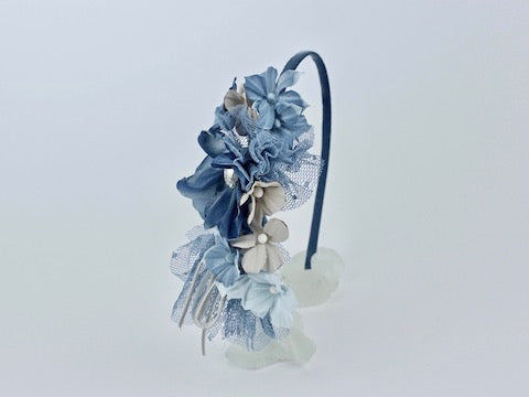 Diadema floral Begonia Dulce en tostado y azul para bebé - detalle