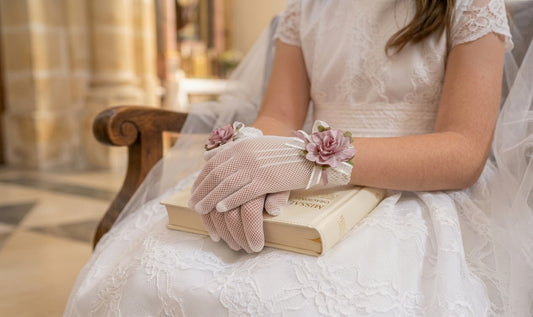 Guantes Lavanda Serena en marfil y rosa palo para comunión - vista principal