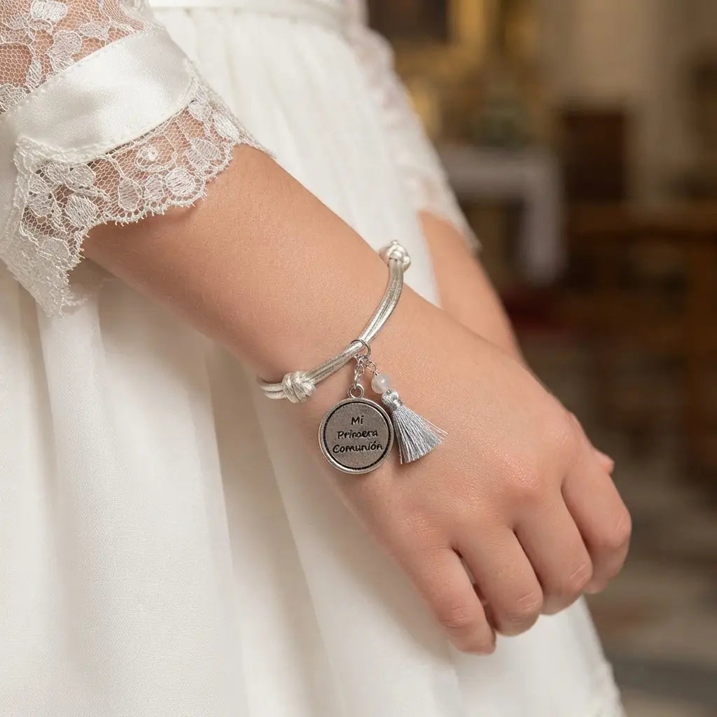 Pulsera floral Nerea Serena en marfil y plata para comunión y arras - detalle