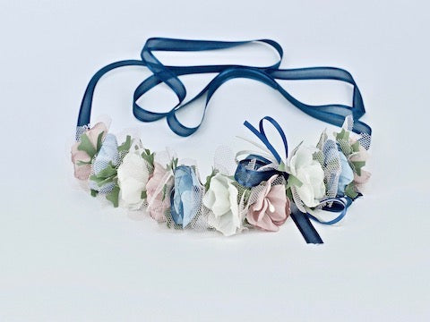 Corona floral Peonía Luminosa en marfil y rosa palo para comunión y arras - vista principal