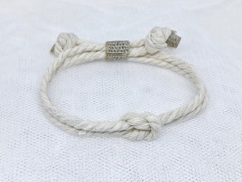 Pulsera floral Dalia Dulce para comunión y arras - vista principal