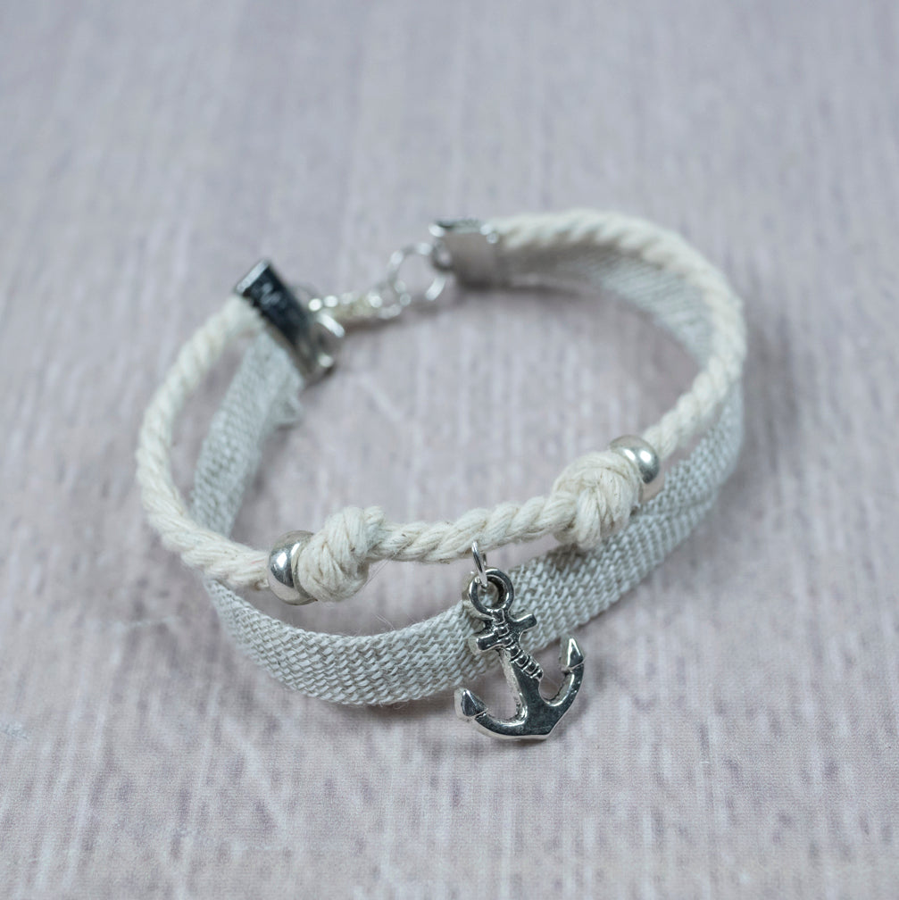 Pulsera floral Lila Serena en marfil y plata para comunión y arras - vista principal