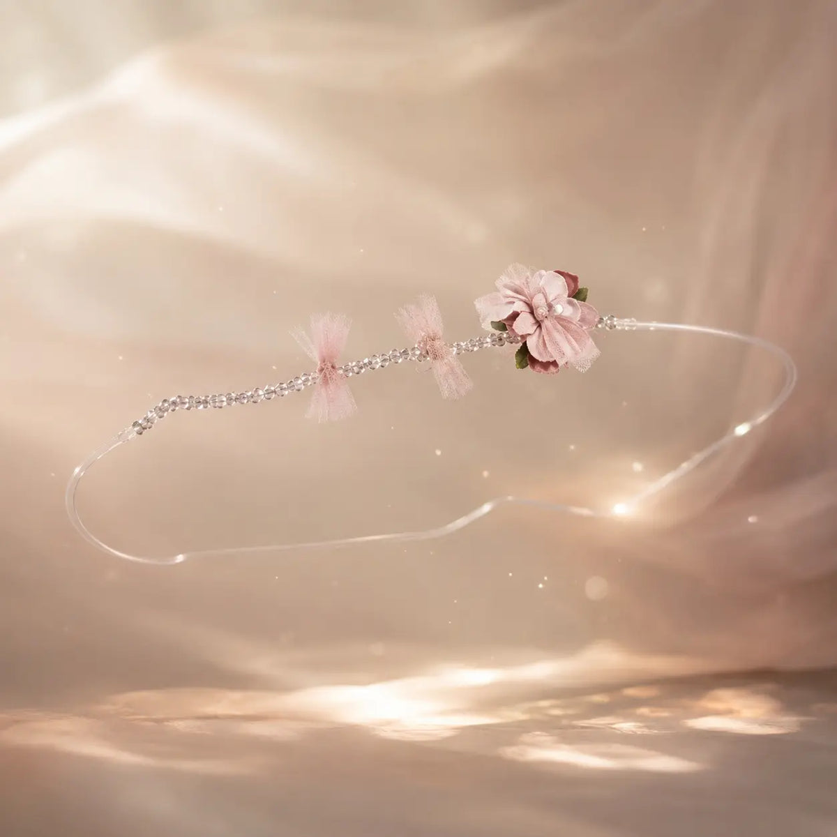 Pulsera floral Magnolia Dulce en marfil y rosa palo para comunión y arras - vista principal