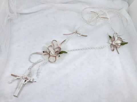 Rosario de comunión Flora Dulce en blanco roto y rosa palo - vista principal