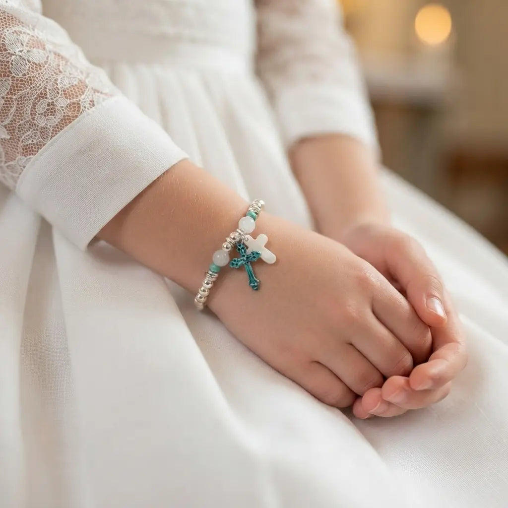 Pulsera floral Luna Serena en plata para comunión y arras - detalle